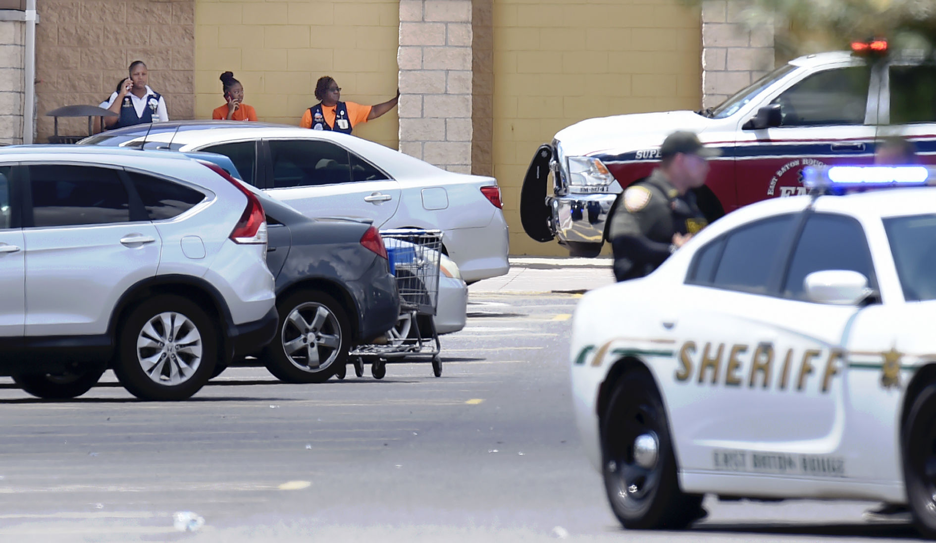 BR.walmartshooting0033.080719 bf.jpg